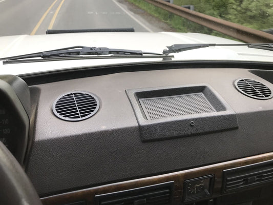4x Demister Vent Set 390699 NEW Range Rover Classic — Complete set of 4x Demister vent for your Range Rover Classic. DIRECT replacement for 390699 compatible with Range Rovers from 1970 to 1993 (Hard Dash). The originals are prone to breaking when exposed to high temperatures and sunlight and are no longer available. Made of stronger, heat and sunlight resistant materials.