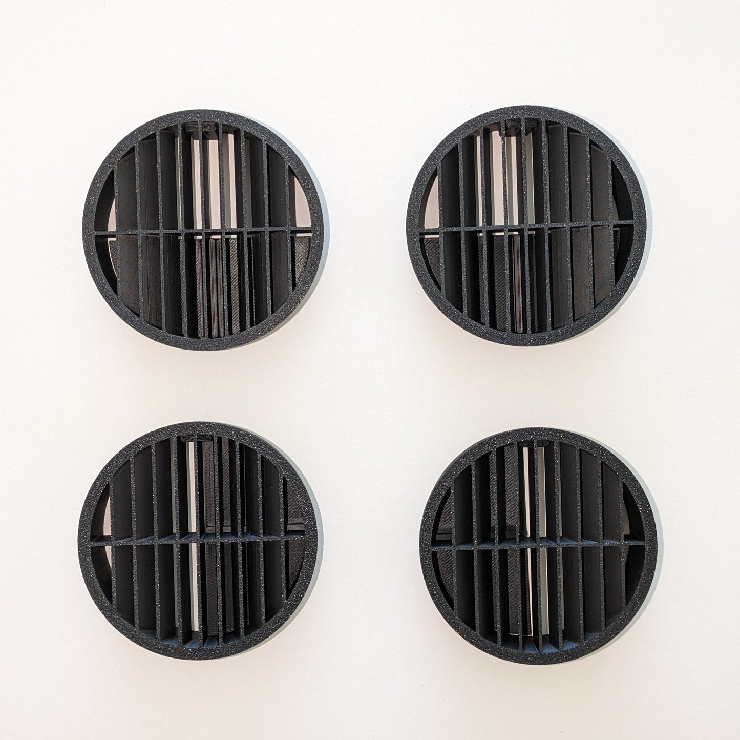 4x Demister Vent Set 390699 NEW Range Rover Classic — Complete set of 4x Demister vent for your Range Rover Classic. DIRECT replacement for 390699 compatible with Range Rovers from 1970 to 1993 (Hard Dash). The originals are prone to breaking when exposed to high temperatures and sunlight and are no longer available. Made of stronger, heat and sunlight resistant materials.