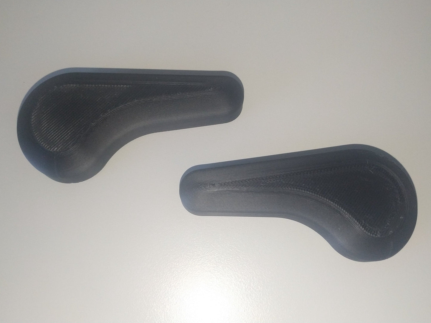 Land Rover Discovery II SE7 Jump Seat Handles — Replacement handles for folding the jump seats in an LR Disco II SE7 Comes with left and right side handles. Replaces HXO100020 and HXO100030 Please note that the handles are tight fitted and don't use a bearing like OEM.