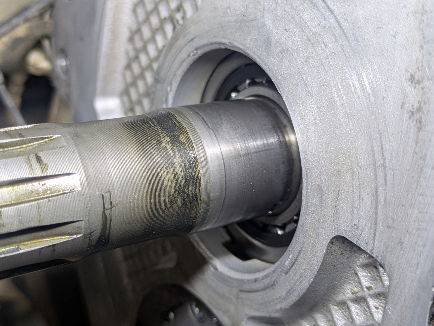 R380 gearbox seal installer / LRT-37-014 — Output shaft seal installer tool. Seal must NOT be pressed fully in, because there is oil hole behind (as you can see on photo). Works even with the ring installed. Internal grooves prevent the shaft from rotating during tightening. Requires an M12x30 bolt and washer. Simply hold the body and tighten the bolt to easily press the new seal into place.
