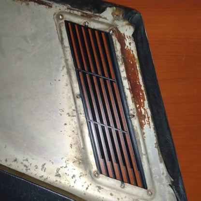 Rear Quarter Panel Vents Pair  RTC6698 & RTC6699 NEW Range Rover Classic