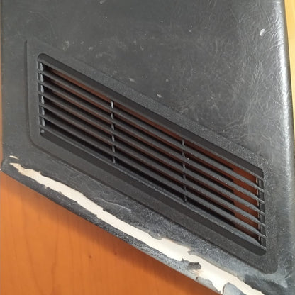 Rear Quarter Panel Vents Pair  RTC6698 & RTC6699 NEW Range Rover Classic