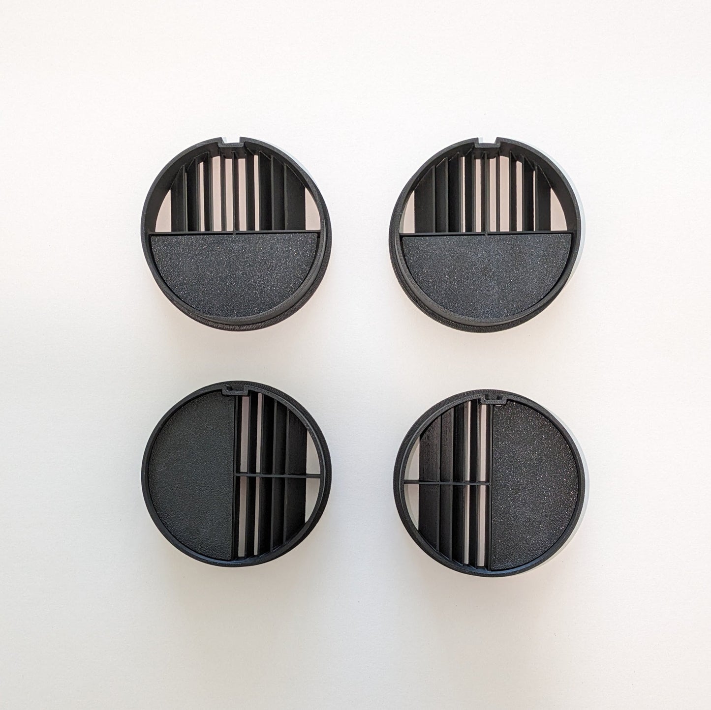 4x Demister Vent Set 390699 NEW Range Rover Classic — Complete set of 4x Demister vent for your Range Rover Classic. DIRECT replacement for 390699 compatible with Range Rovers from 1970 to 1993 (Hard Dash). The originals are prone to breaking when exposed to high temperatures and sunlight and are no longer available. Made of stronger, heat and sunlight resistant materials.
