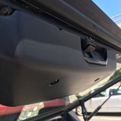Range Rover Classic - Tailgate latch cover - MWC 8557 MWC8557 — Land Rover Cover-tailgate latch ( MWC8557 ) part for Range Rover Classic 1986 - 1991 (to Ha610293), Range Rover Classic 1992 - 1994 (from Ja610294) Classic. Reproduction of the original, made of fiberglass