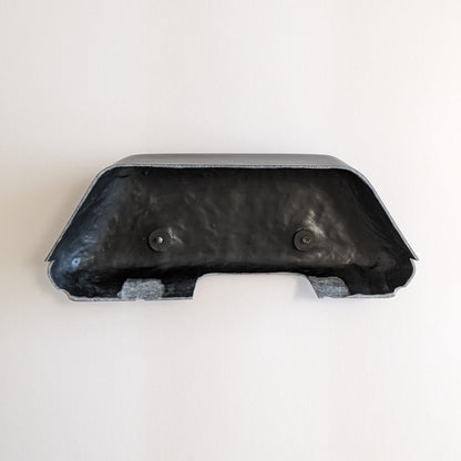 Range Rover Classic - Tailgate latch cover - MWC 8557 MWC8557 — Land Rover Cover-tailgate latch ( MWC8557 ) part for Range Rover Classic 1986 - 1991 (to Ha610293), Range Rover Classic 1992 - 1994 (from Ja610294) Classic. Reproduction of the original, made of fiberglass