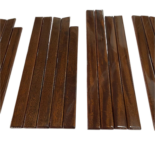 Range Rover Classic- Kit Wood Trim - Soft Dash & Hard Dash — Dark / Hard Dash, Dark / Soft Dash — Restore your interior to its original luxury finish with this genuine wood trim kit for the Range Rover Classic. Available in light or dark tone , each kit includes OEM-spec trim pieces for either the Soft Dash (1994–1996) or Hard Dash (pre-1994) models. 🔹 Soft Dash Kit Fits: Range Rover Classic 1994–1996 (Soft Dash models) Includes: BTR9463 – Front Left Door Trim BTR9464 – Front Right Door Trim BTR9465 – Rea…