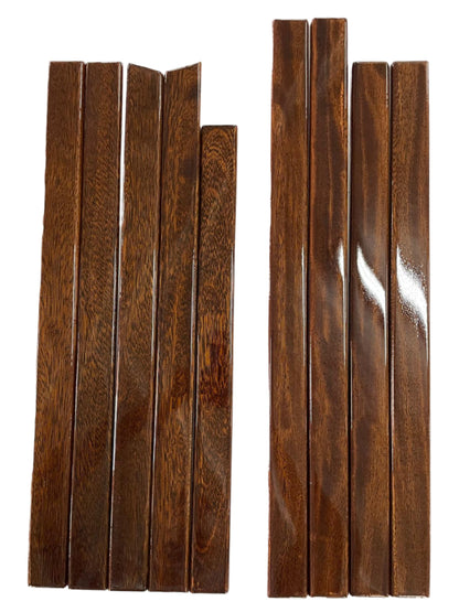 Range Rover Classic- Kit Wood Trim - Soft Dash & Hard Dash — Restore your interior to its original luxury finish with this genuine wood trim kit for the Range Rover Classic. Available in light or dark tone , each kit includes OEM-spec trim pieces for either the Soft Dash (1994–1996) or Hard Dash (pre-1994) models. 🔹 Soft Dash Kit Fits: Range Rover Classic 1994–1996 (Soft Dash models) Includes: BTR9463 – Front Left Door Trim BTR9464 – Front Right Door Trim BTR9465 – Rear Left Door Trim BTR9466 – Rear Right…