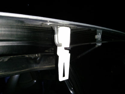 Smart Fortwo rear window spacer — With this simple part your rear window will stay a bit open. It is not possible to open the trunk without the key. This part fits only on Smarts from 1998 to 2007