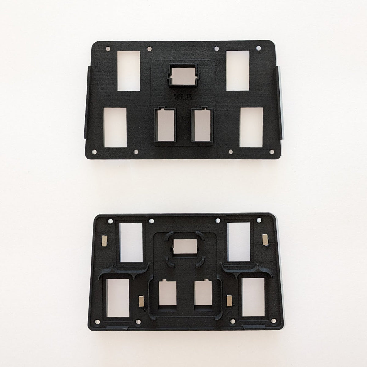 Window Switch Panel 5 Door - Range Rover Classic | Discovery — Window Switch Panel for your Discovery and Range Rover Classic. DIRECT replacement for the original window switch panel. ( AWR1439 / FHR100502 and BTR3644LNF ) We also make other variants Our switch panels have neodymium magnet clips and are made of extremely heat and sunlight resistant materials.