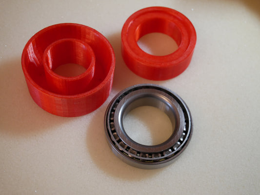 Grease packing tool for Land Rover Defender wheel bearings — This tool helps you push grease quick and clean into the wheel bearings of the Land Rover Defender in the rear. You put the bearing like shown in to the cup. Than you put some grease in it, put the pusher in the correct orientation (as you can also see in the pictures) in it and push. Take the bearing out (some slaps on the back required) and check if it has enough grease.