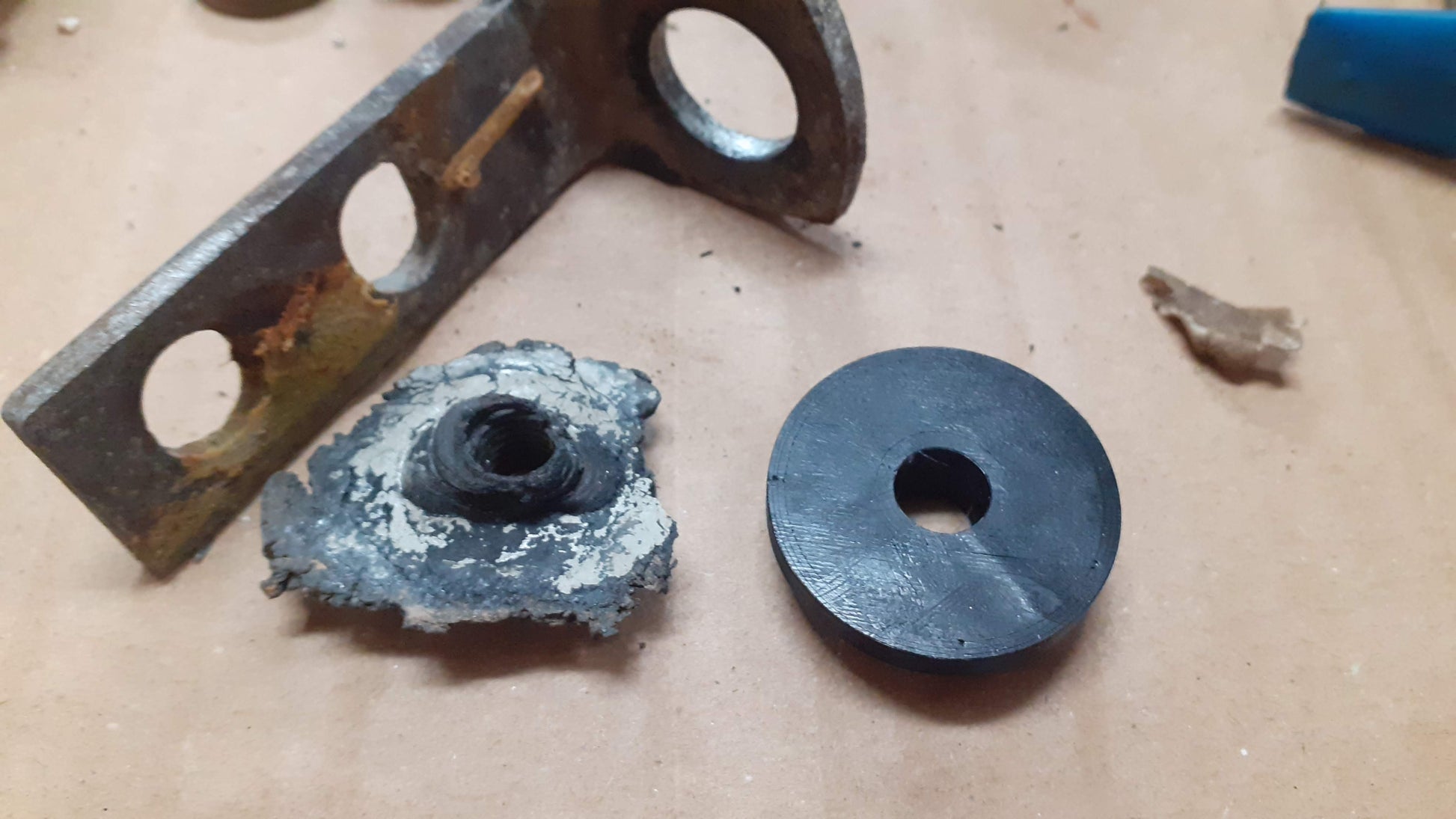 Hard Top Mounting Stud Rubber Buffers Land Rover Series 1 2 3 Defender 338550 — Side panel and hard top mounting stud rubber buffers. OEM reference 338550 ; also substitutes for obsolete 338553 . Fits Land Rover Series 1, 2, 2a, 3, and Defender. Hard top &amp; side panel stud rubber buffers Series 1, 2, 2a, 3 &amp; Defender OEM 338550; replaces 338553 Manufactured replacement part