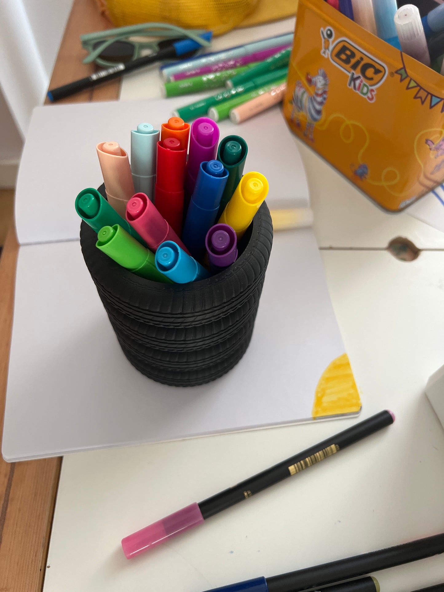 Mud Tire Pen Holder – Offroad Bogger Tire Pen Cup, Flat Bottom Pencil Organizer — Mud tire style for your desk or garage. This offroad bogger tire pen cup keeps pens and pencils in one place while adding a bold wheel-inspired look to any workspace. Loose pens rolling around the bench or cluttering a drawer? A flat-bottom tire pen holder gives you a steady spot that stays put and looks right at home in an office or garage setup. Offroad bogger tire pen holder cup Flat bottom pencil organizer design Compact…